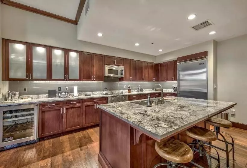 בית מלון כפרי Constellation Residences