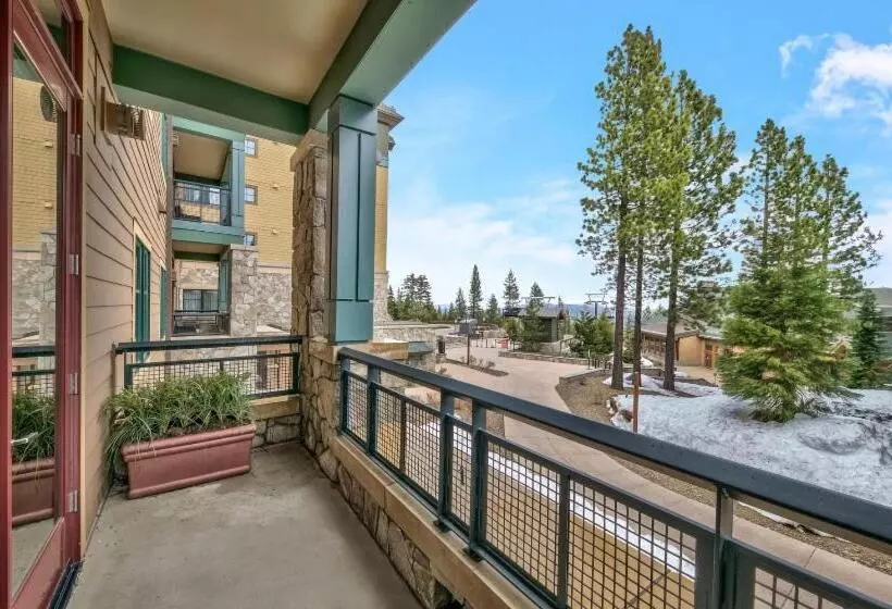 בית מלון כפרי Constellation Residences