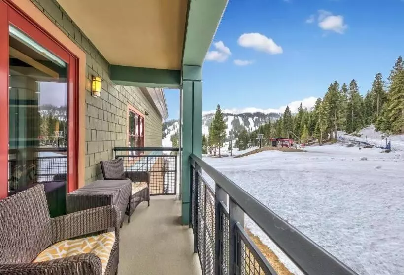 בית מלון כפרי Constellation Residences