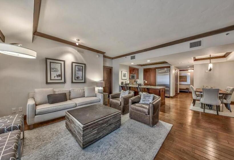 בית מלון כפרי Constellation Residences