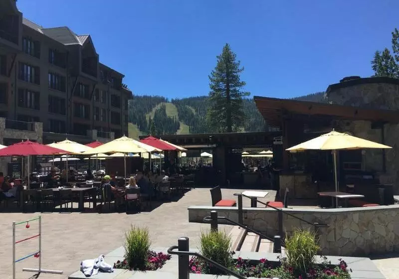 בית מלון כפרי Constellation Residences