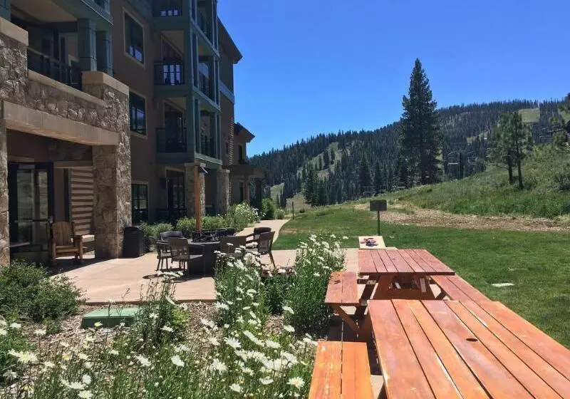 בית מלון כפרי Constellation Residences