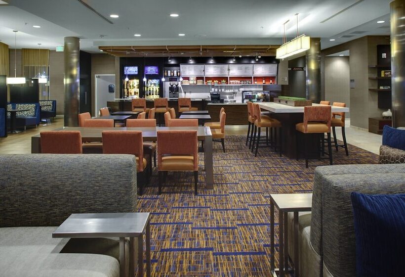 בית מלון כפרי Courtyard By Marriott Boone