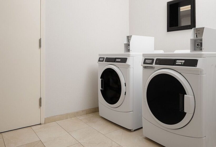 בית מלון כפרי Courtyard By Marriott Boone