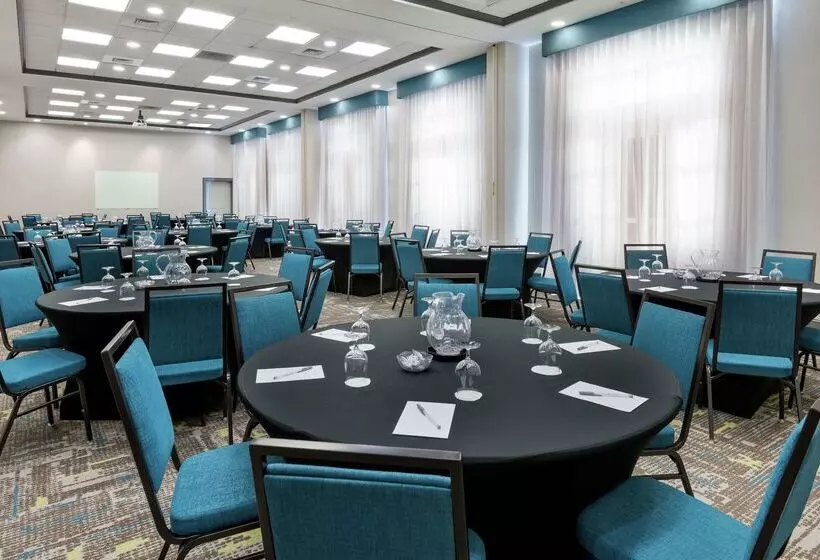 호텔 Hampton Inn & Suites Orlando Airport @ Gateway Village