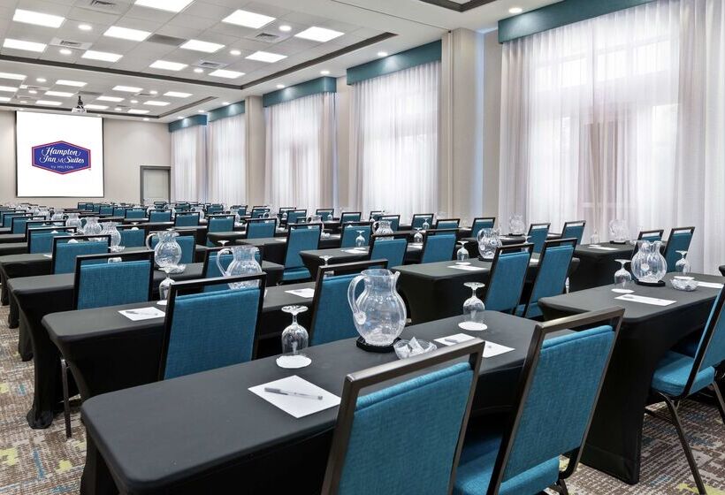 هتل Hampton Inn & Suites Orlando Airport @ Gateway Village