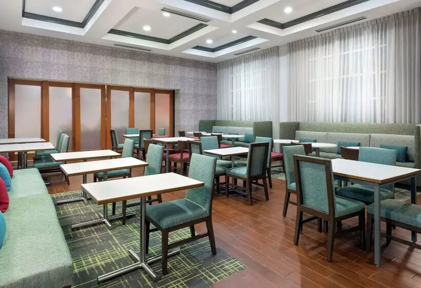 호텔 Hampton Inn & Suites Orlando Airport @ Gateway Village