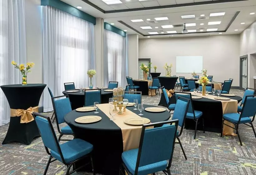 호텔 Hampton Inn & Suites Orlando Airport @ Gateway Village