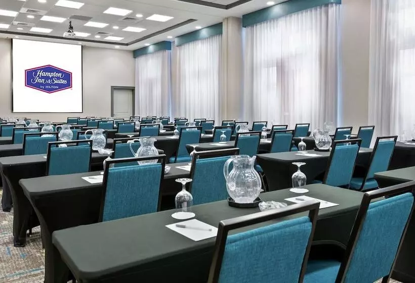 호텔 Hampton Inn & Suites Orlando Airport @ Gateway Village