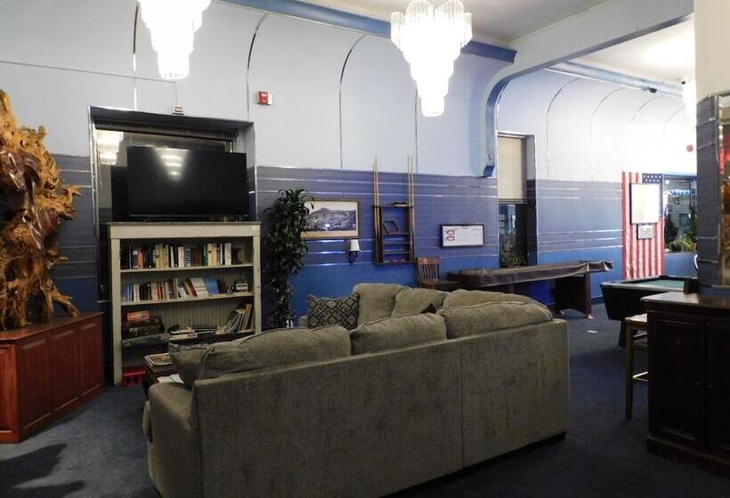 בית מלון כפרי Historic Iron Horse Inn   Deadwood