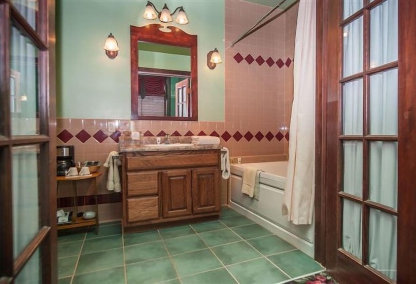 בית מלון כפרי Historic Iron Horse Inn   Deadwood