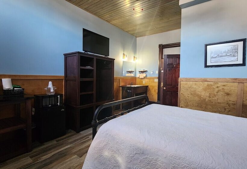 בית מלון כפרי Historic Iron Horse Inn   Deadwood