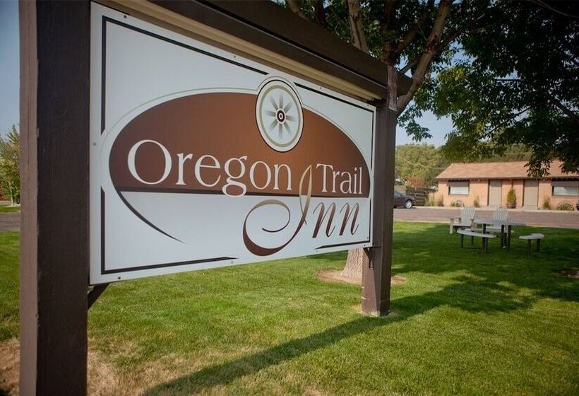 فندق Oregon Trail Inn