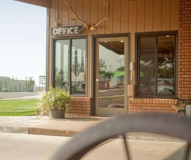 فندق Oregon Trail Inn