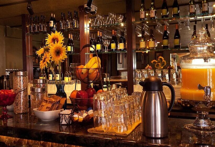 فندق Silverton Inn & Suites