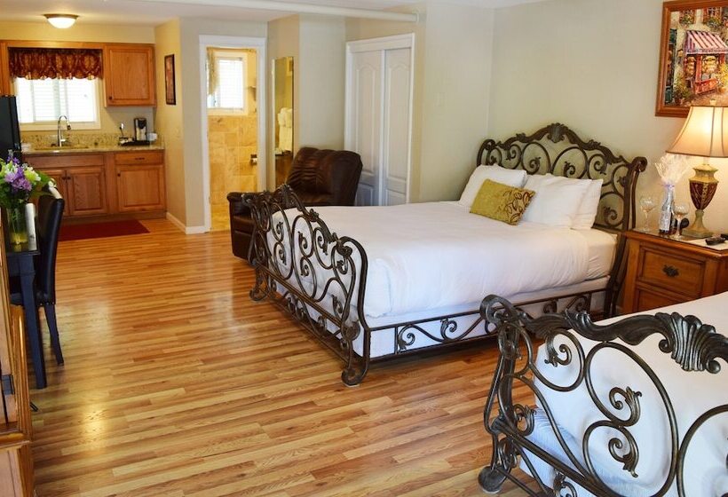 Отель Silverton Inn & Suites