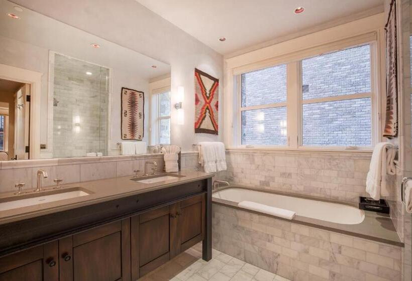 هتل The Auberge Residences At Element 52