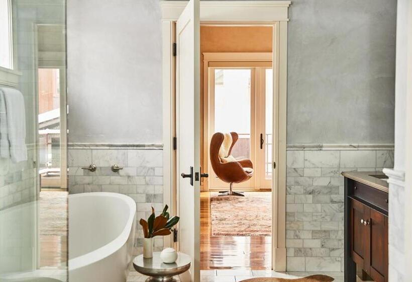 هتل The Auberge Residences At Element 52