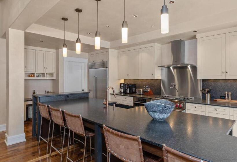 هتل The Auberge Residences At Element 52