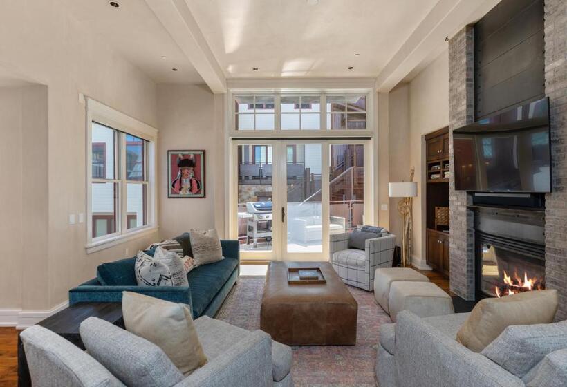 هتل The Auberge Residences At Element 52