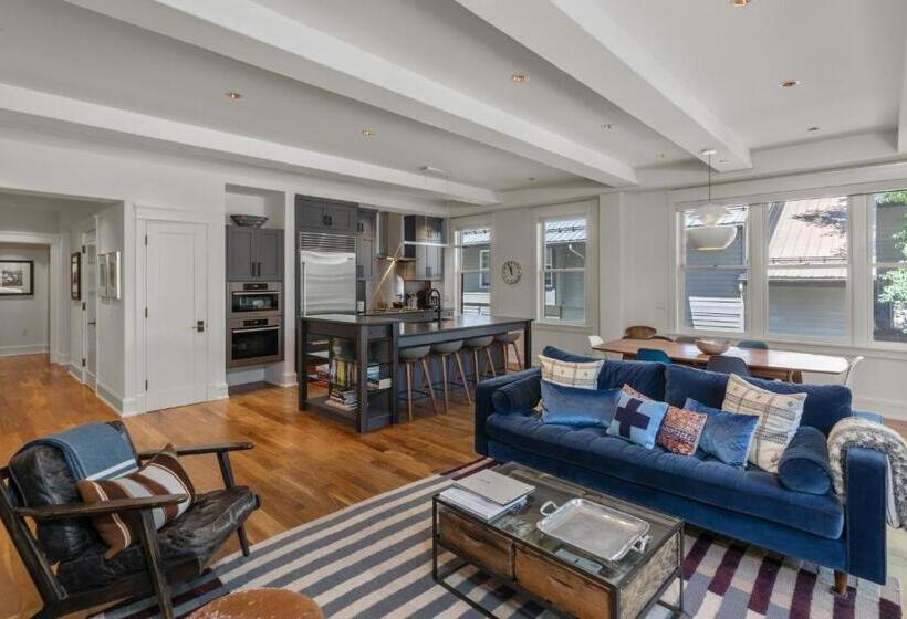 هتل The Auberge Residences At Element 52