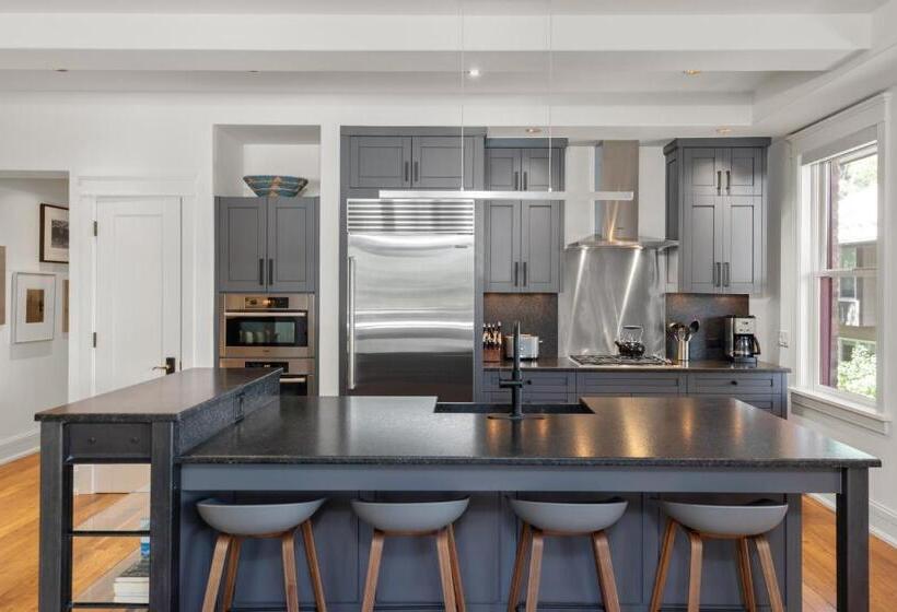 هتل The Auberge Residences At Element 52