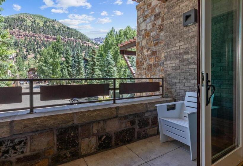 هتل The Auberge Residences At Element 52