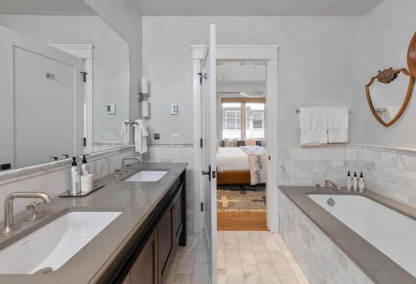 هتل The Auberge Residences At Element 52