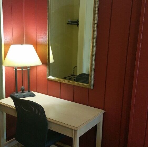 فندق على الطريق Rodeway Inn