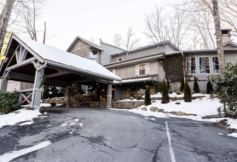 Lomakeskus Inn At Crestwood