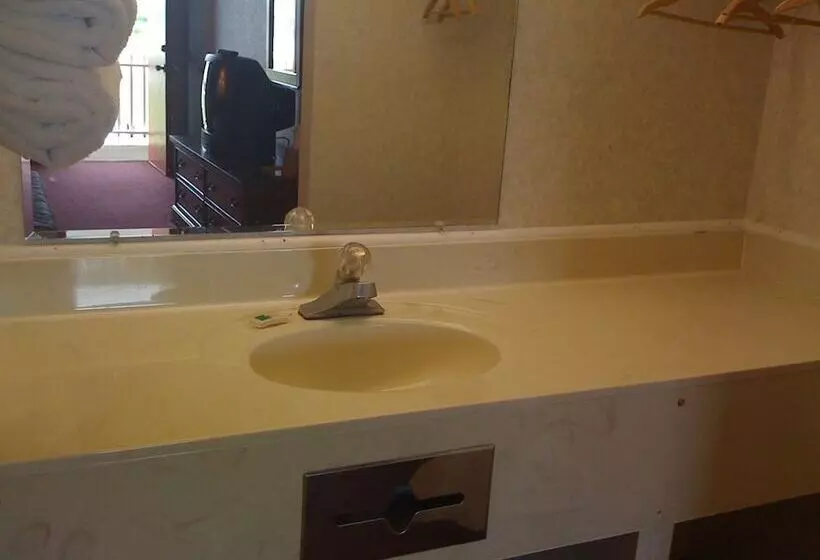 Welborn Motel   Hamptonville