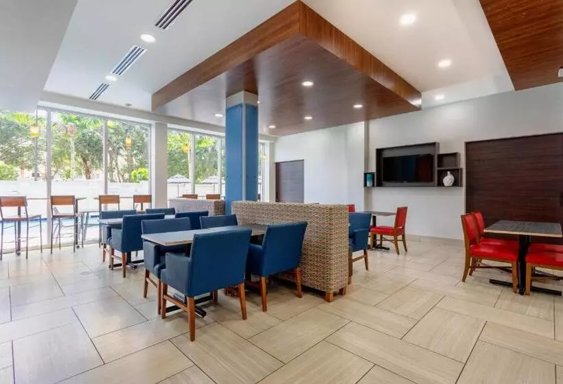 Hotelli Holiday Inn Express & Suites   Miramar, An Ihg