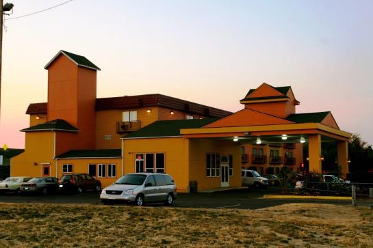 فندق Capital Inn And Suites