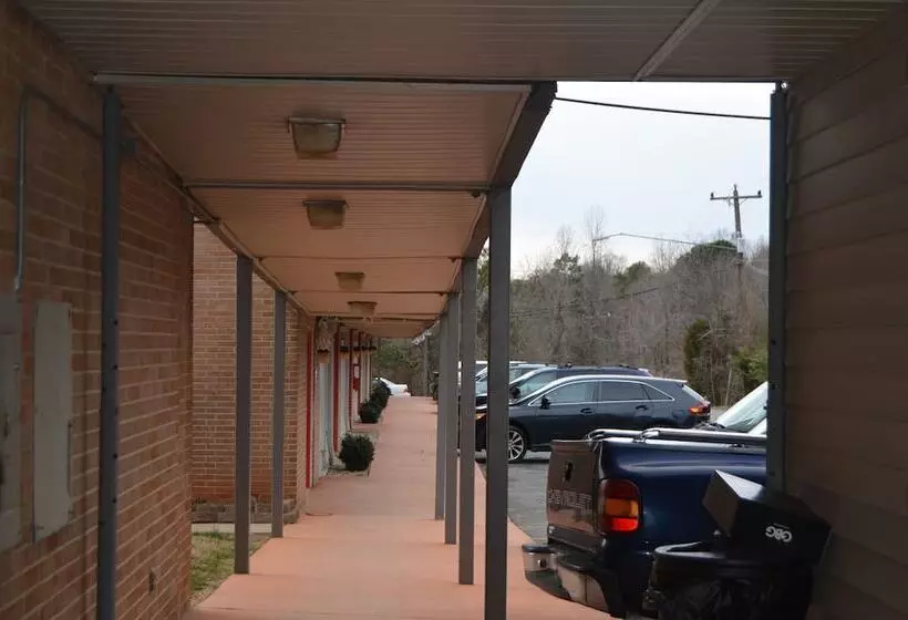 هتل Bravo Inn Greensboro
