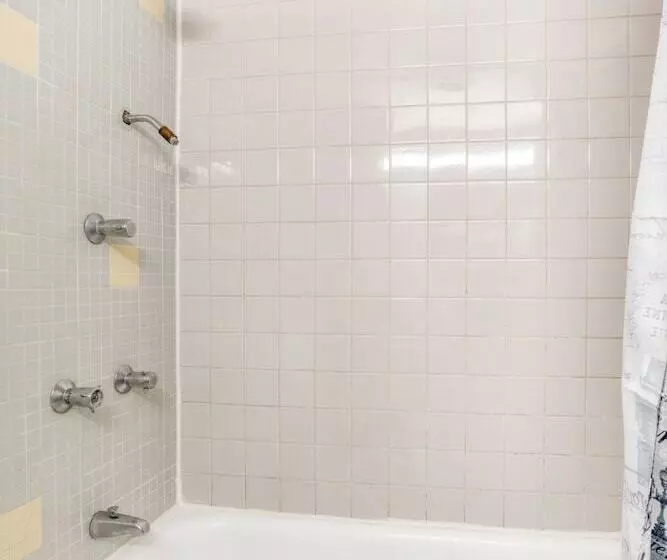 هتل Bravo Inn Greensboro