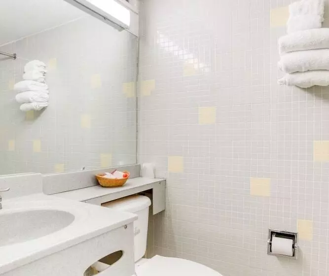 هتل Bravo Inn Greensboro