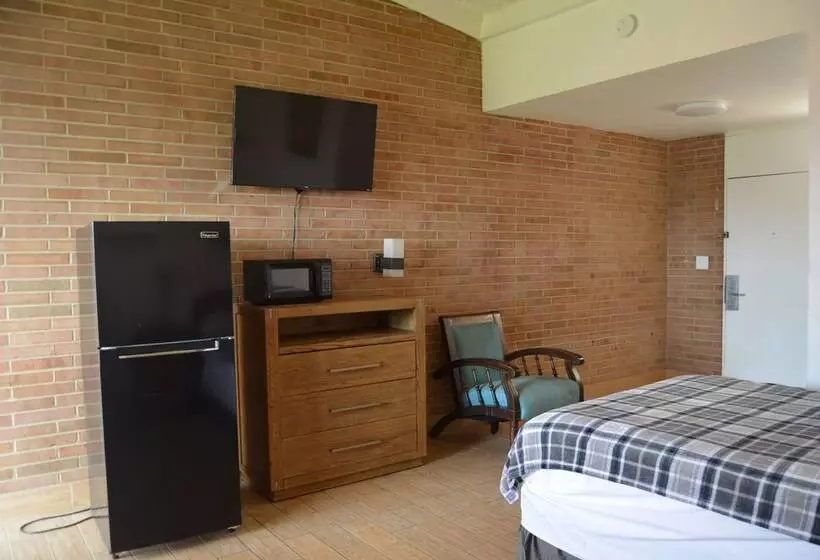 هتل Bravo Inn Greensboro