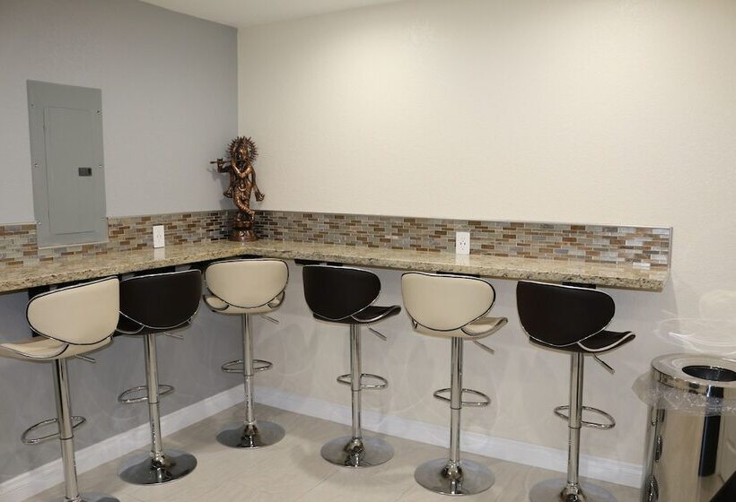 בית מלון כפרי Budget Inn