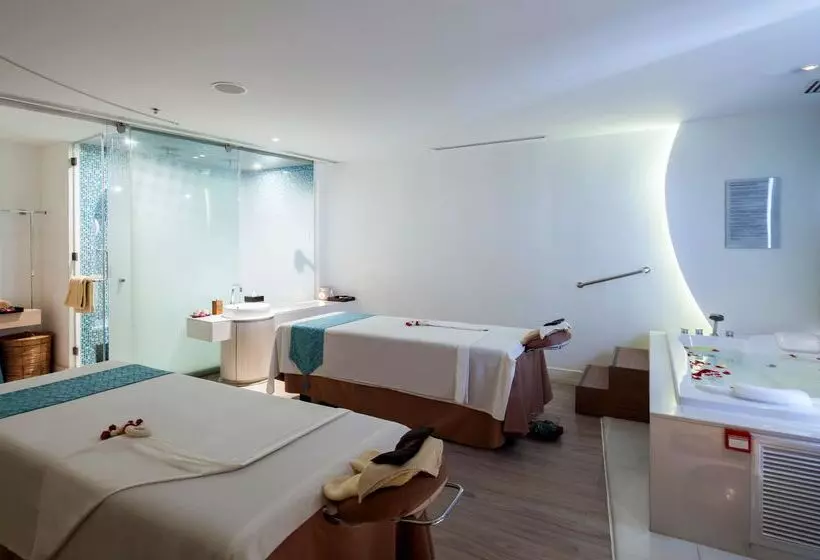 Centara Watergate Pavilion Hotel Bangkok