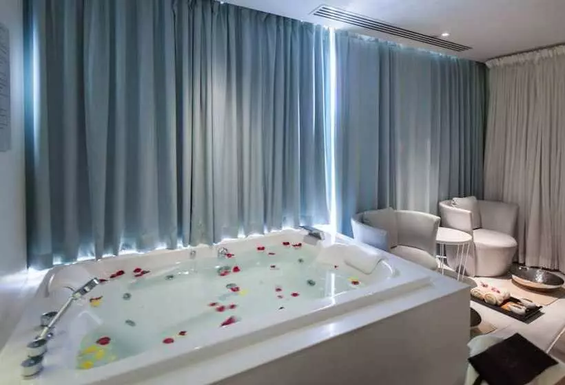 Centara Watergate Pavilion Hotel Bangkok