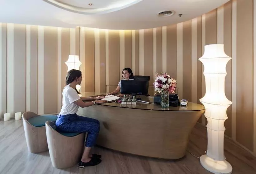 Centara Watergate Pavilion Hotel Bangkok