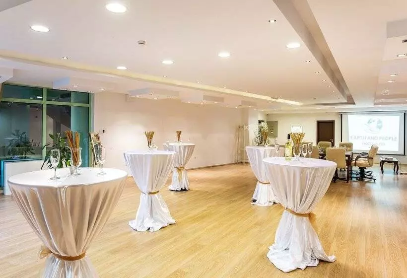 Earth & People Hotel & Spa Free Parking