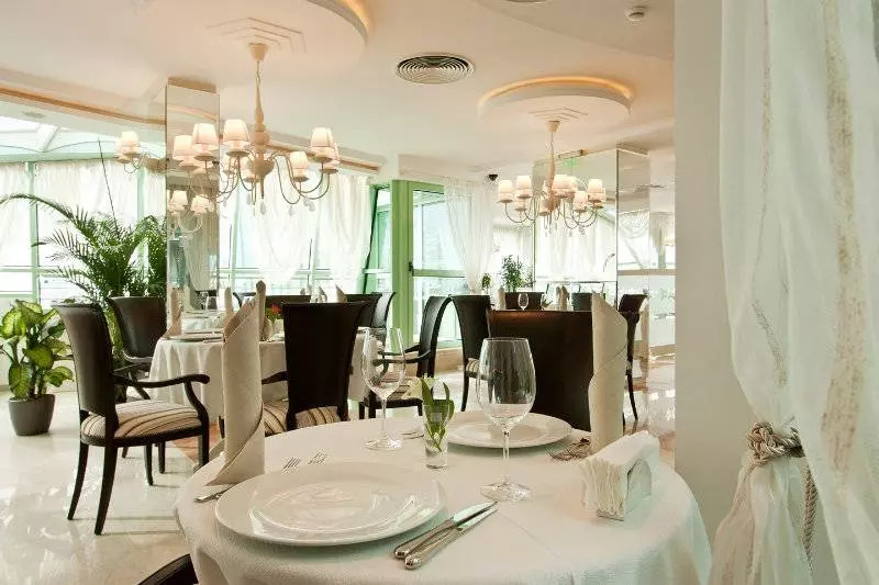 Earth & People Hotel & Spa Free Parking