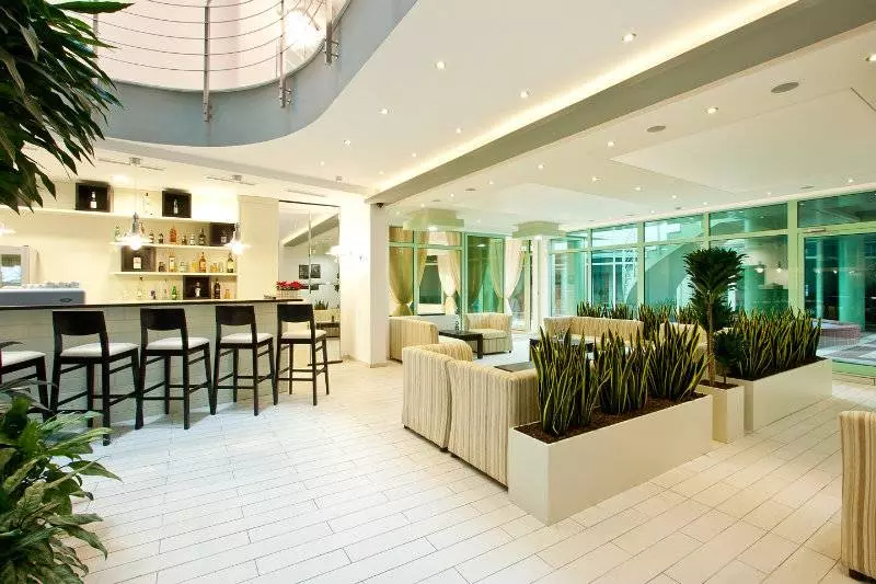 Earth & People Hotel & Spa Free Parking