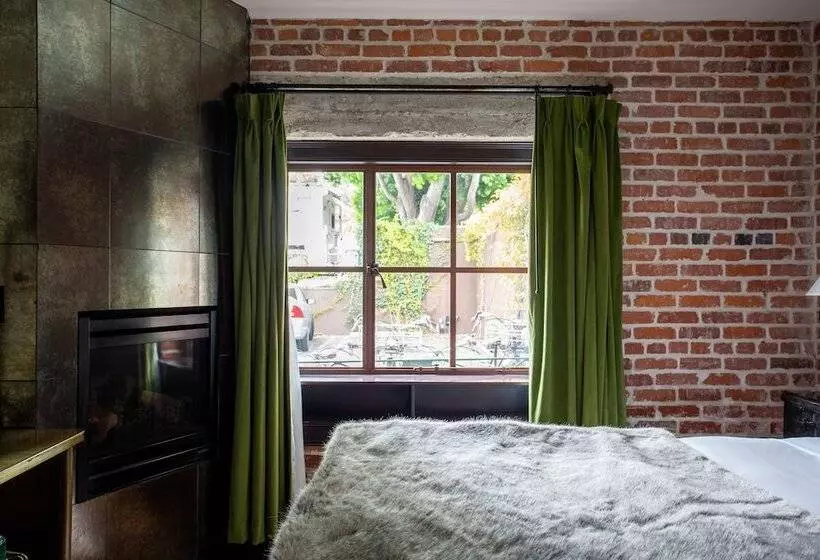 Granada Hotel & Bistro