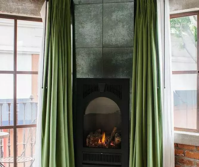 Granada Hotel & Bistro