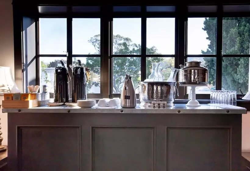 Granada Hotel & Bistro