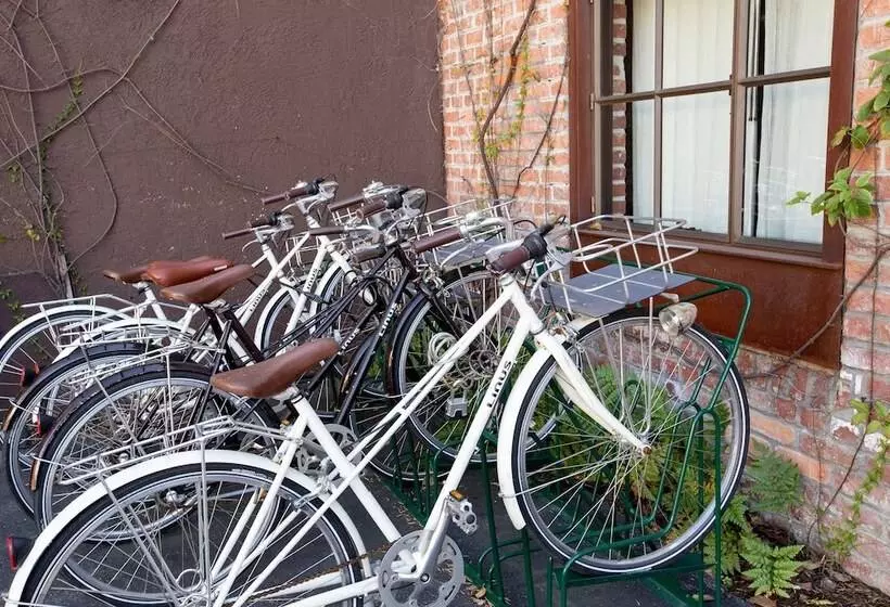 Granada Hotel & Bistro