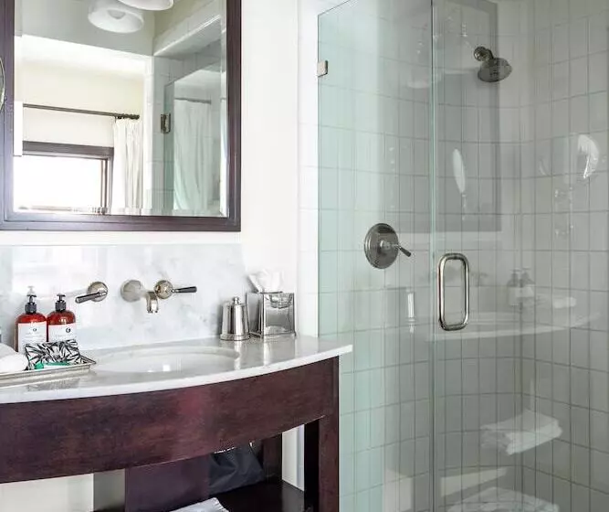 Granada Hotel & Bistro