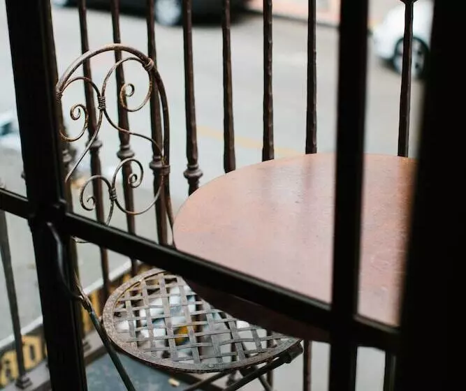 Granada Hotel & Bistro